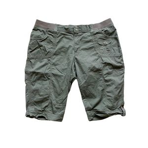 Lee easy rider olive green cargo shorts/capris